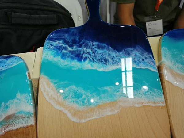 家具廠河流桌樹脂膠水應(yīng)用案例